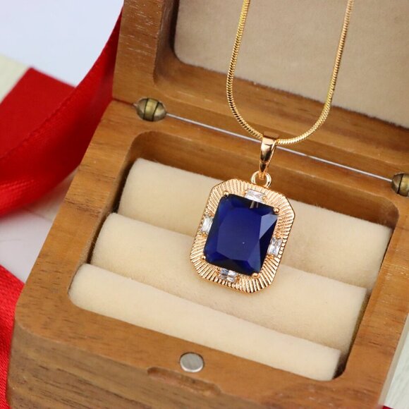"Royal Blue Gold Plated Pendant with Vintage Inspired Frame Design, XPPT1784 - Picture 10 of 13